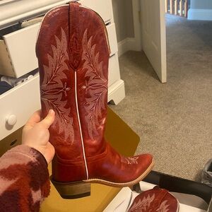 WORN ONCE! In box size 6.5 

Runs small